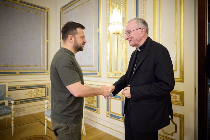 Cardinal visits Ukraine's president, conveying closeness of pope