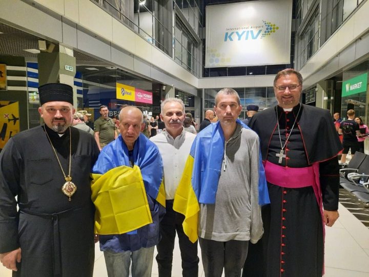 Pope praises release of two Ukrainian priests from Russian captivity